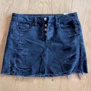 American Eagle size 6 black jean skirt distressed